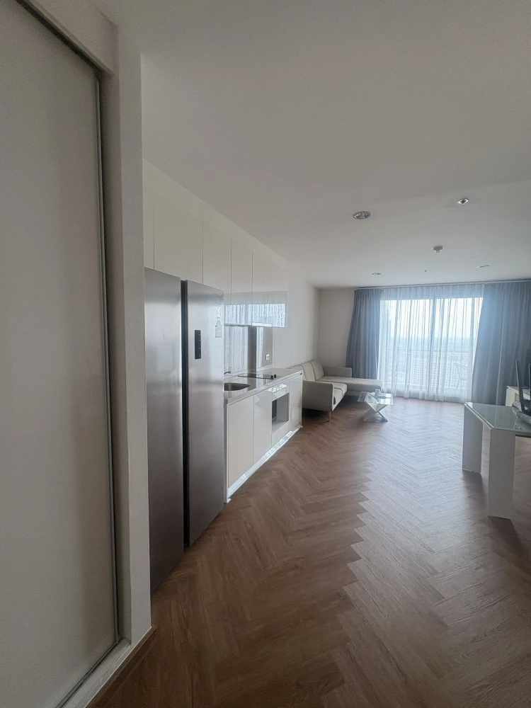 For rent urgently!! Condo Rhythm Sukhumvit 42, room number 5/381, good location, can carry the bag and move in immediately, don't miss it!!