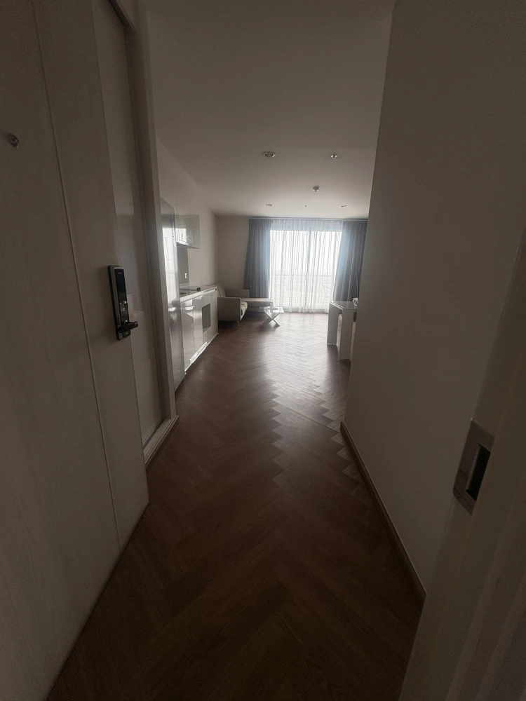 For rent urgently!! Condo Rhythm Sukhumvit 42, room number 5/381, good location, can carry the bag and move in immediately, don't miss it!!