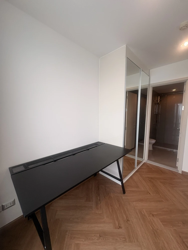 For rent urgently!! Condo Rhythm Sukhumvit 42, room number 5/381, good location, can carry the bag and move in immediately, don't miss it!!