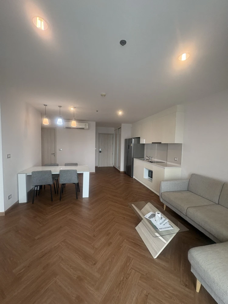 For rent urgently!! Condo Rhythm Sukhumvit 42, room number 5/381, good location, can carry the bag and move in immediately, don't miss it!!
