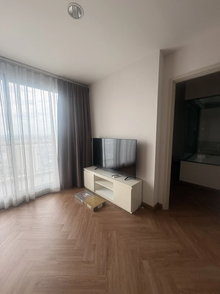 For rent urgently!! Condo Rhythm Sukhumvit 42, room number 5/381, good location, can carry the bag and move in immediately, don't miss it!!