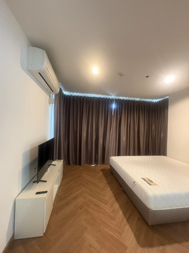For rent urgently!! Condo Rhythm Sukhumvit 42, room number 5/381, good location, can carry the bag and move in immediately, don't miss it!!