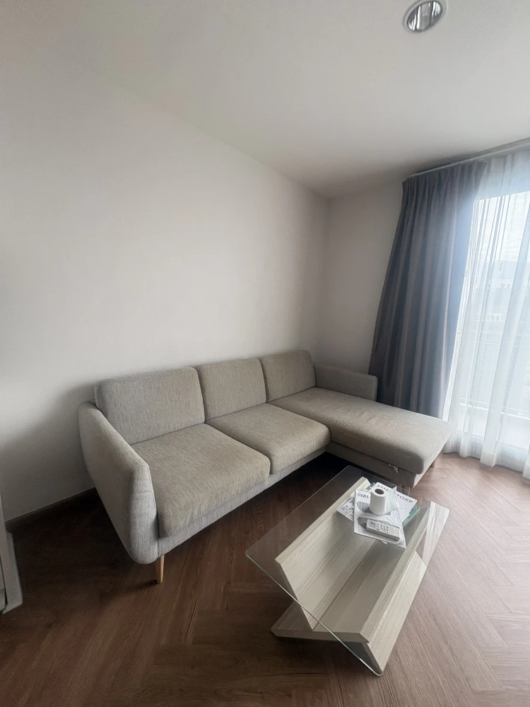 For rent urgently!! Condo Rhythm Sukhumvit 42, room number 5/381, good location, can carry the bag and move in immediately, don't miss it!!