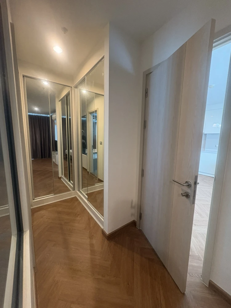 For rent urgently!! Condo Rhythm Sukhumvit 42, room number 5/381, good location, can carry the bag and move in immediately, don't miss it!!