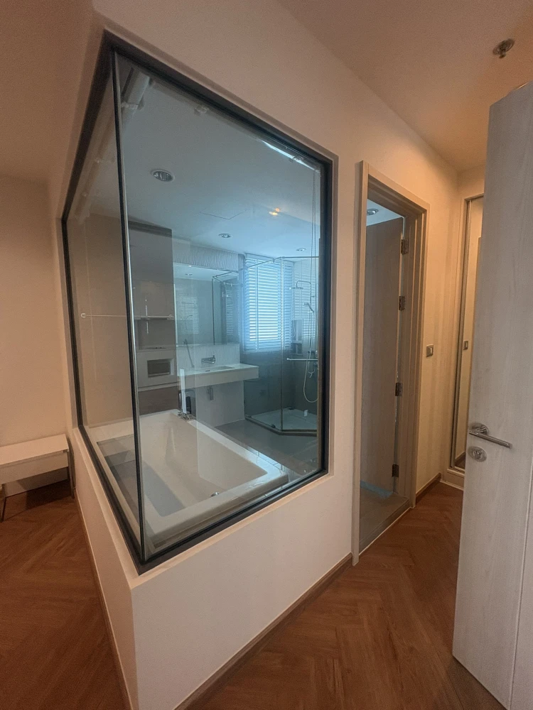 For rent urgently!! Condo Rhythm Sukhumvit 42, room number 5/381, good location, can carry the bag and move in immediately, don't miss it!!