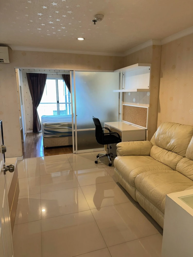 Condo for rent, Lumpini Place Rama 9. Ready to move in, fully furnished. Just bring your suitcase!