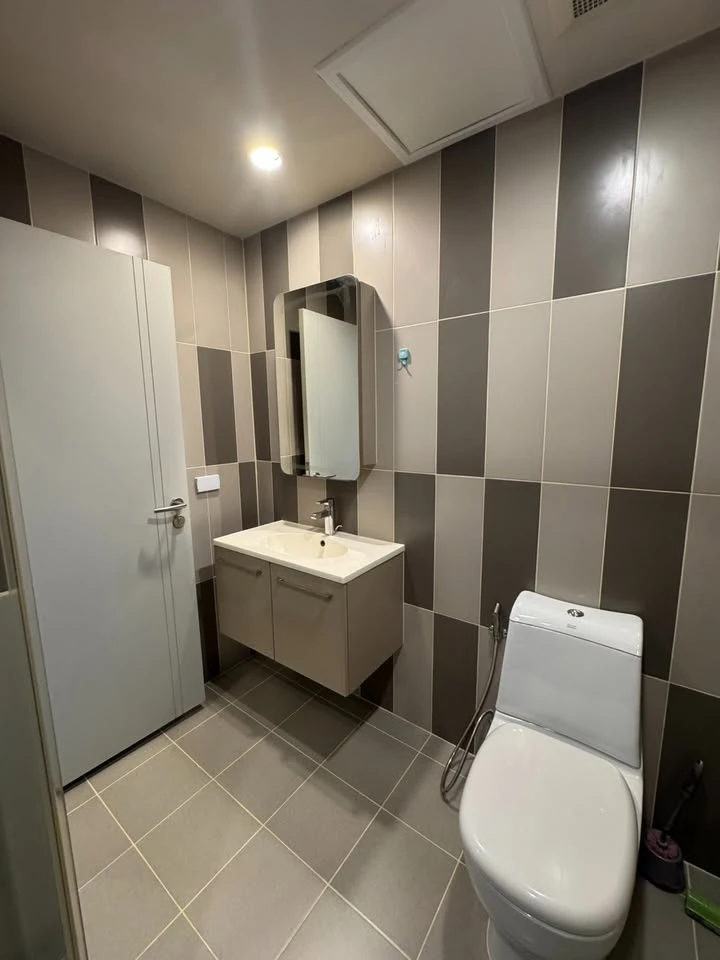 For rent immediately!! Onyx Phaholyothin Condo, ready to move in. Fully furnished. Just bring your bags and move in! Book now!!