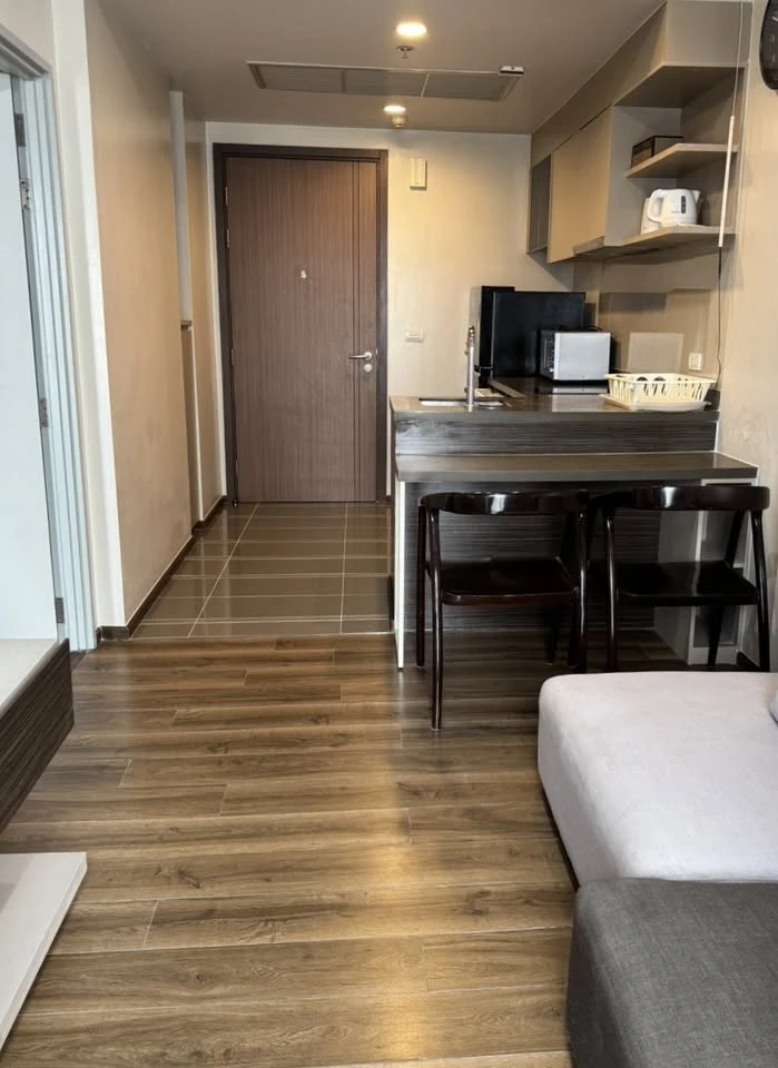 For rent immediately!! Onyx Phaholyothin Condo, ready to move in. Fully furnished. Just bring your bags and move in! Book now!!