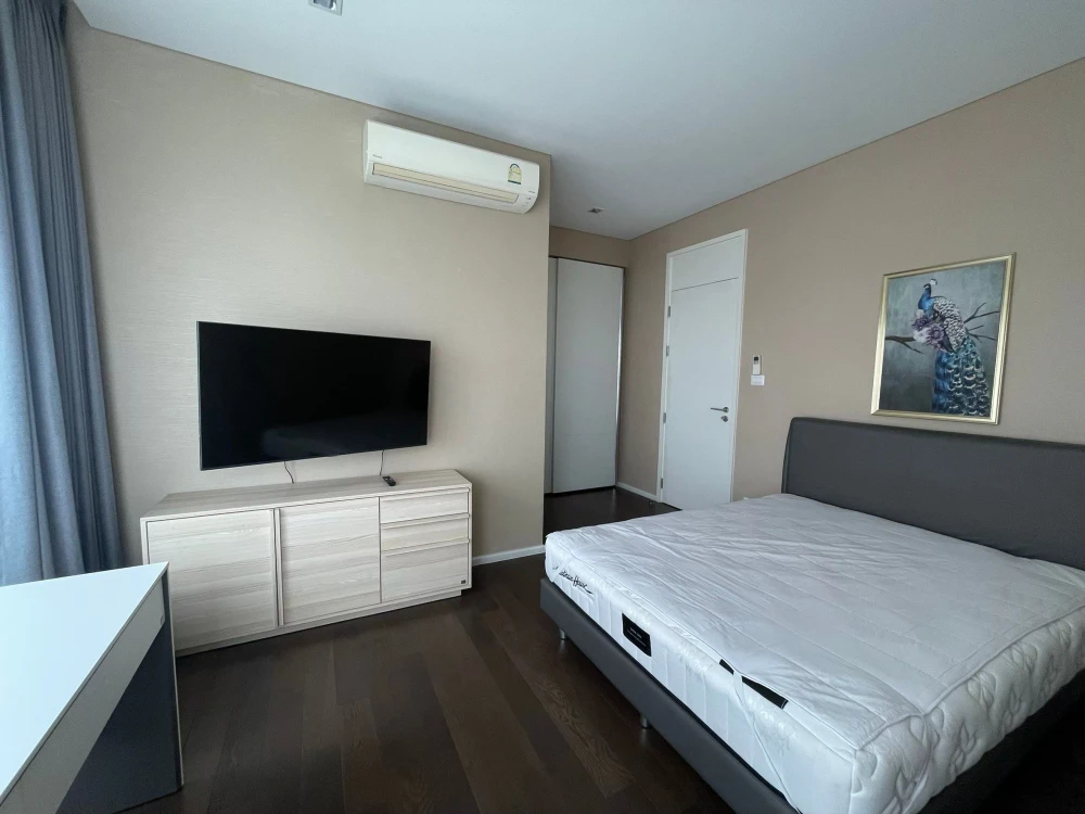 For rent urgently!! The Saint Residences Condo, good location, ready to move in right away, book now!!