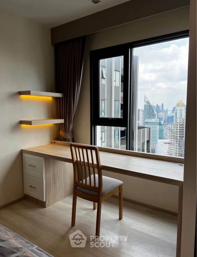For rent urgently!! Life One Wireless Condo in the heart of the city Ready to move in. Hurry up to reserve!!