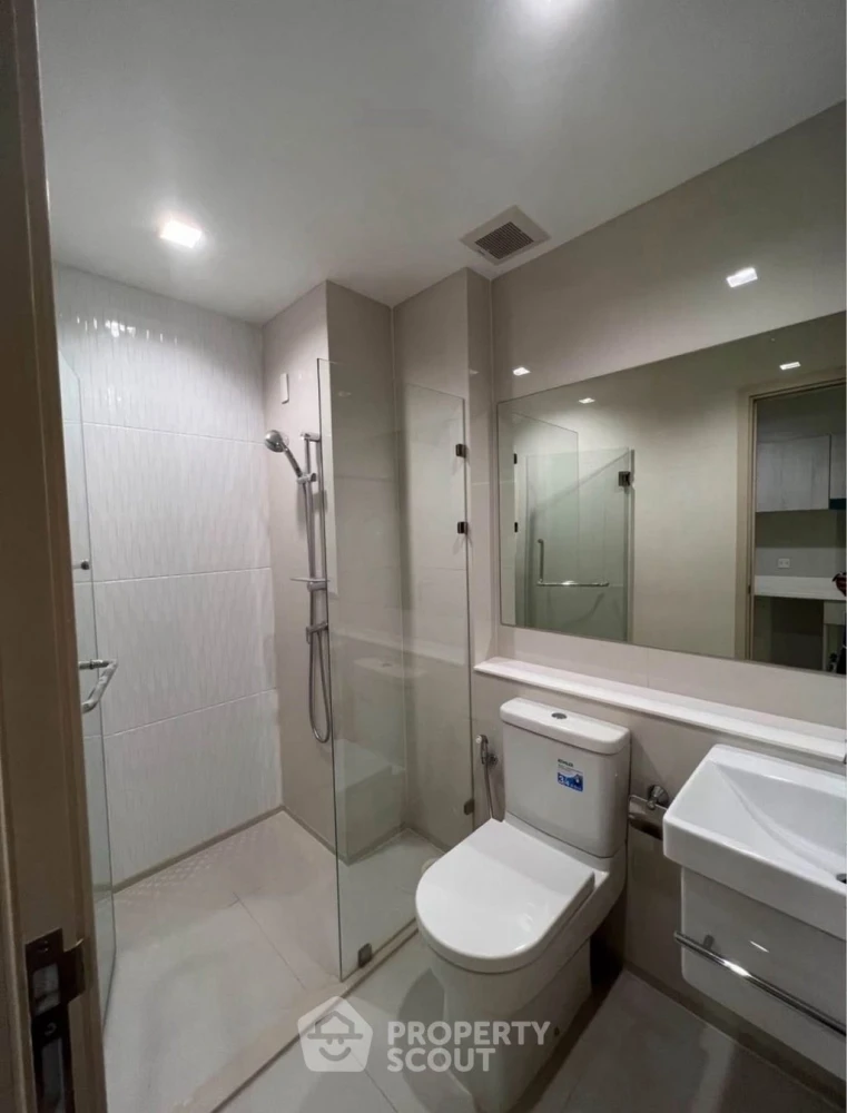 For rent urgently!! Life One Wireless Condo in the heart of the city Ready to move in. Hurry up to reserve!!