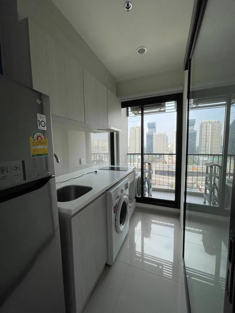 For rent urgently!! Condo Life Asoke, Room No. 46/667, Floor 18, complete facilities, hurry to book!!