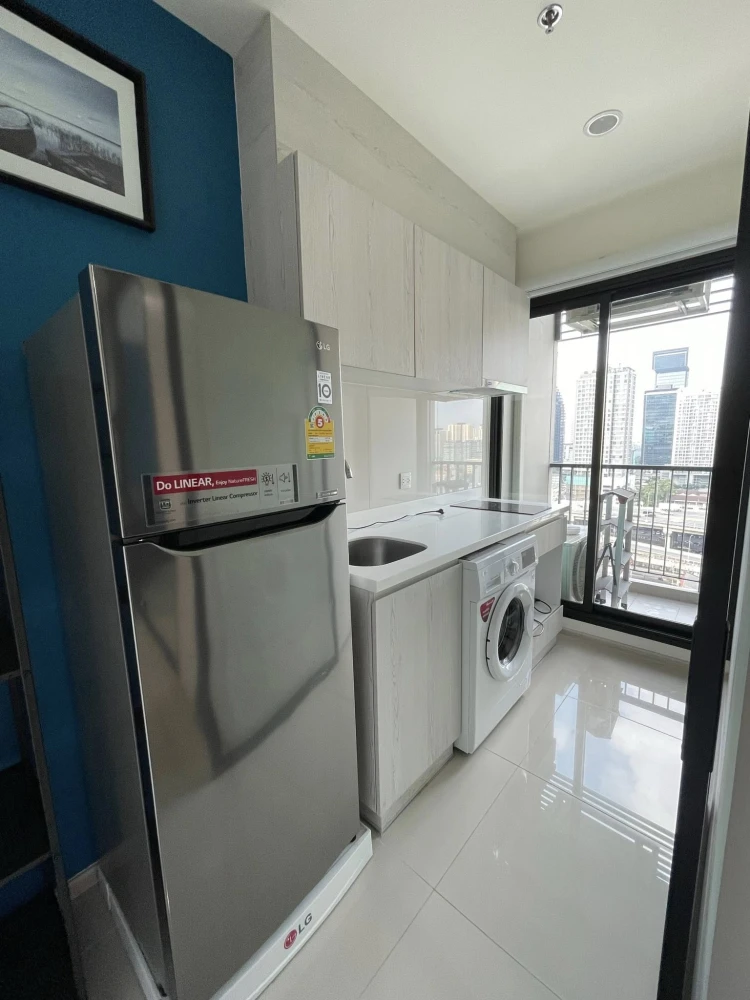 For rent urgently!! Condo Life Asoke, Room No. 46/667, Floor 18, complete facilities, hurry to book!!