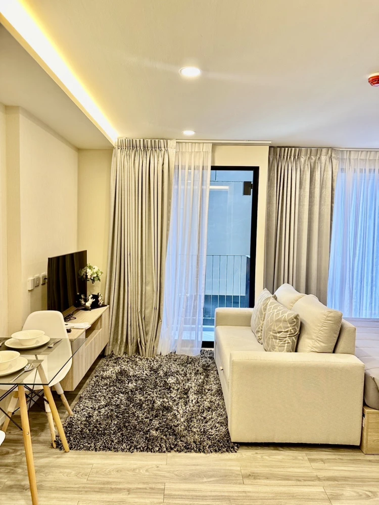 For rent urgently!! Condo Icon Sukhumvit 77, 2nd floor, Building B, nice room, fully furnished, good location, don't miss it, hurry up and move!!