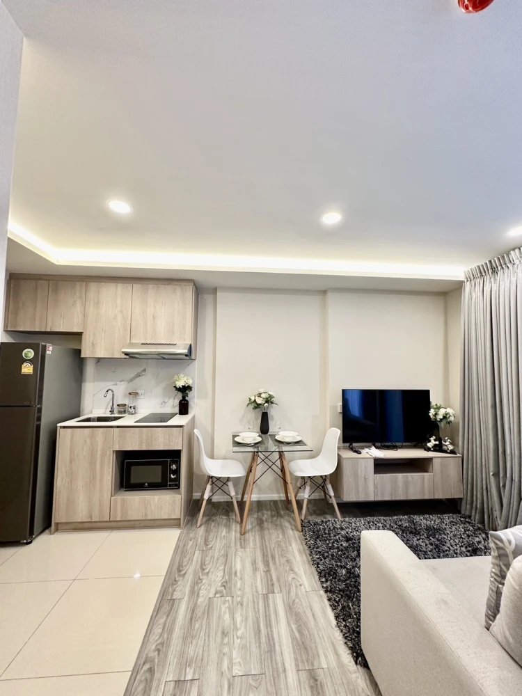 For rent urgently!! Condo Icon Sukhumvit 77, 2nd floor, Building B, nice room, fully furnished, good location, don't miss it, hurry up and move!!