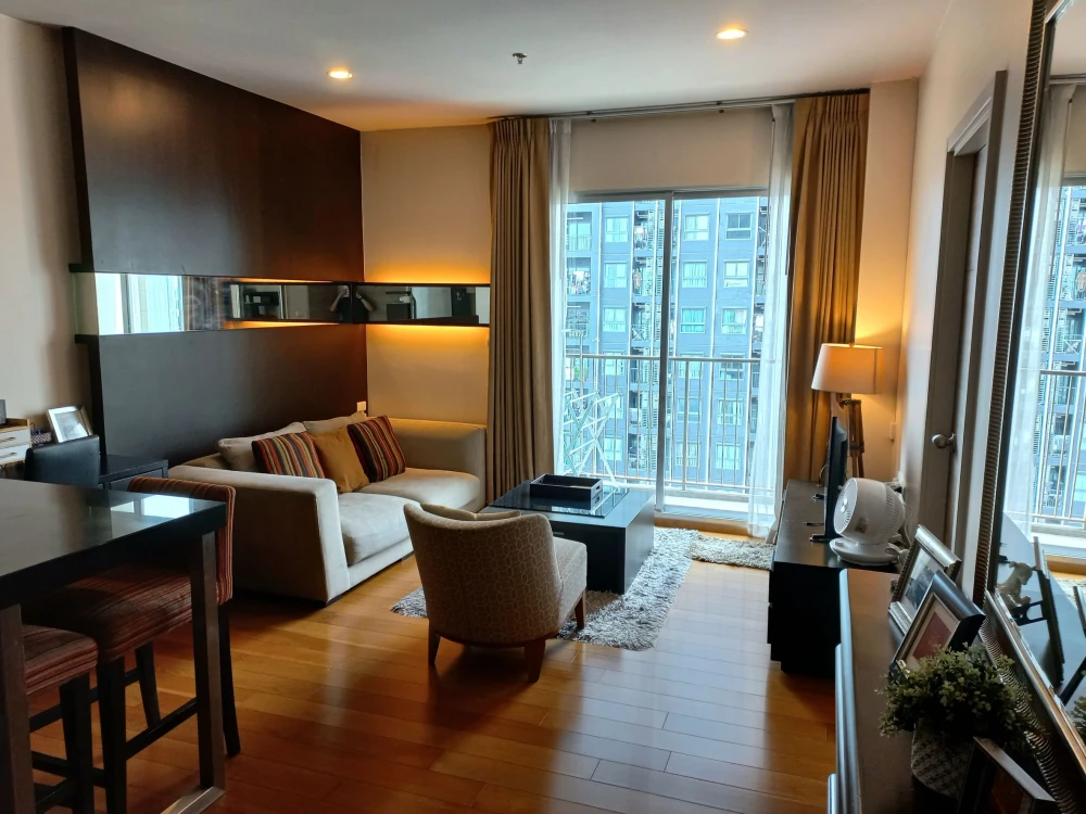For rent!! Hive Taksin Condo, good location condo, room ready to move in, hurry up and book now!!