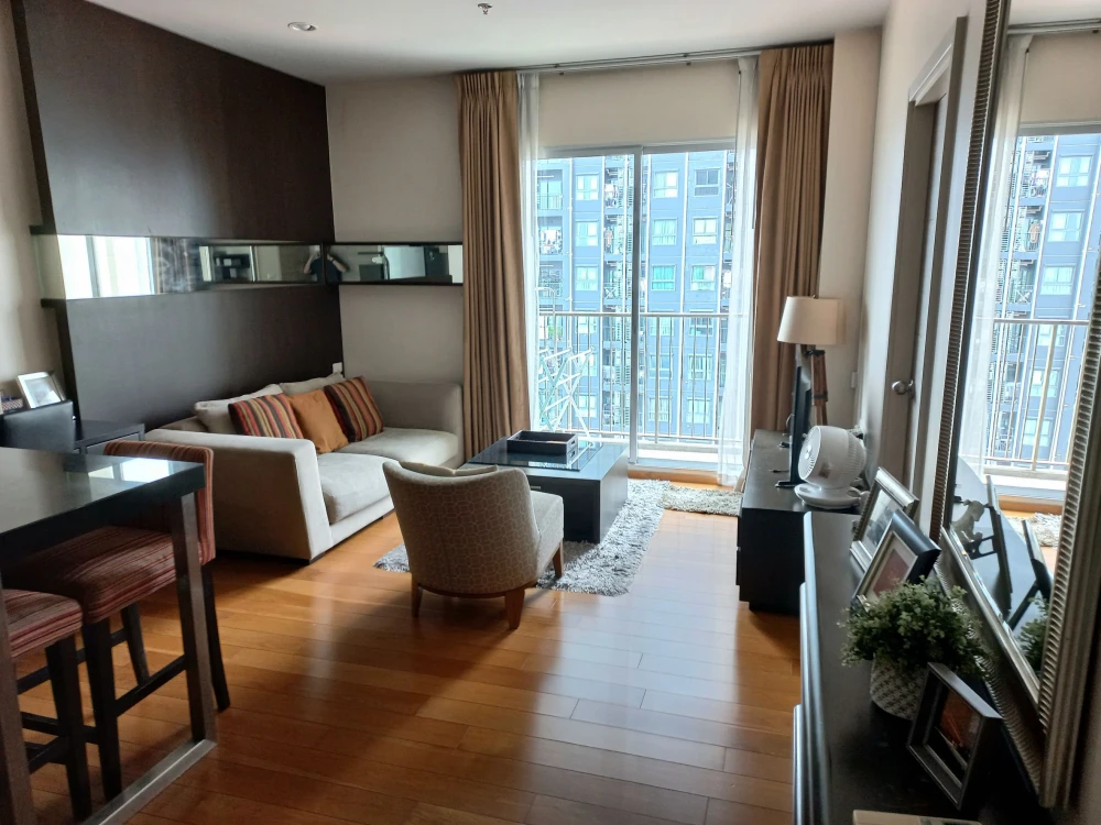 For rent!! Hive Taksin Condo, good location condo, room ready to move in, hurry up and book now!!