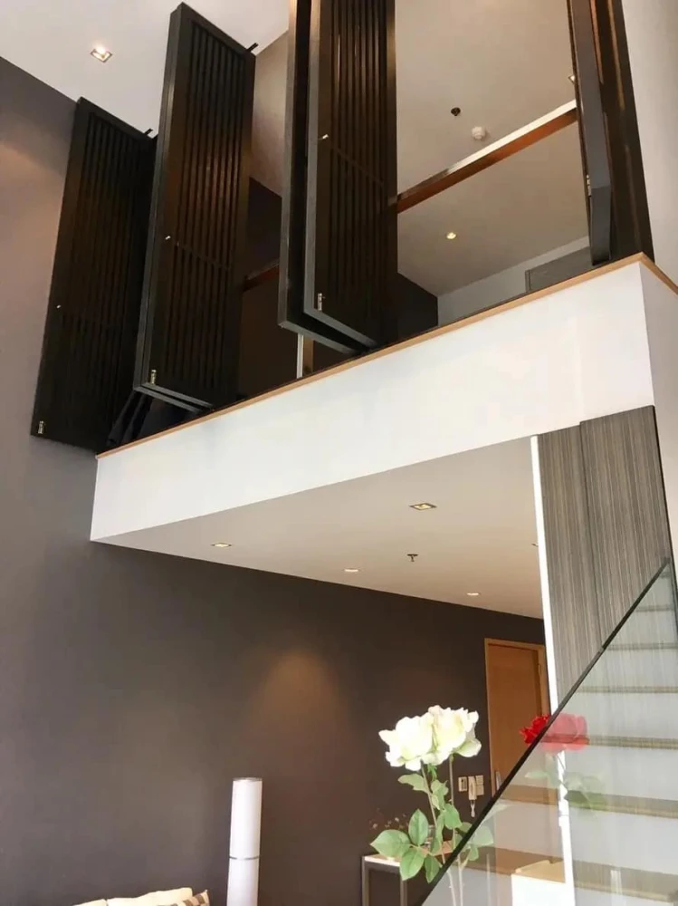 Urgent for rent!! The Emporio Place condo, good location, convenient travel, near BTS and MRT, good price, hurry and reserve now!!
