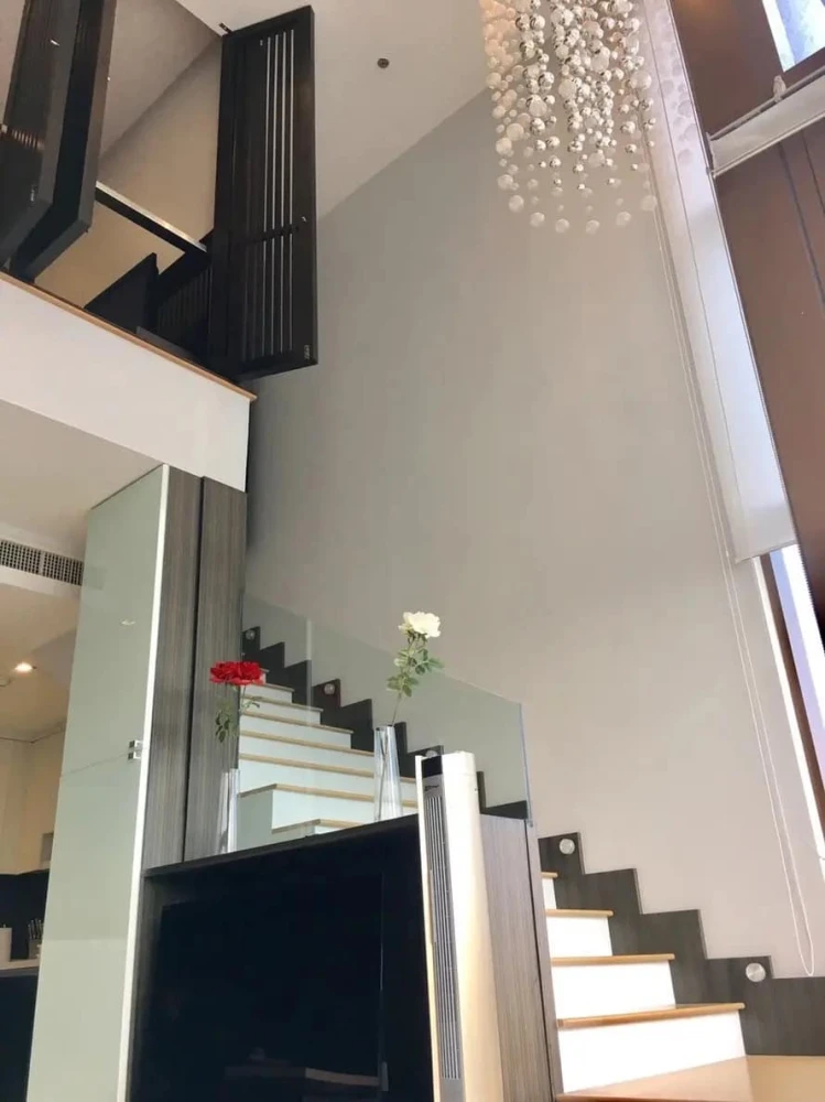 Urgent for rent!! The Emporio Place condo, good location, convenient travel, near BTS and MRT, good price, hurry and reserve now!!