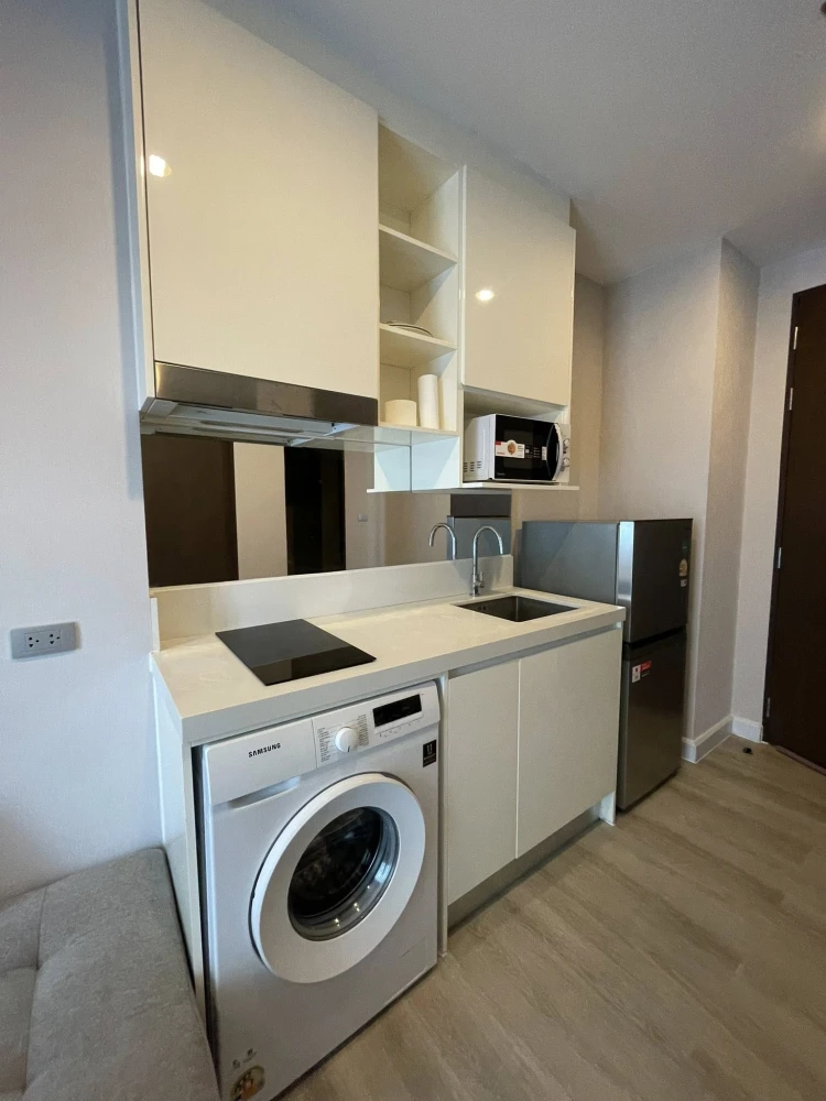 For rent immediately! The Sky Sukhumvit, fully furnished and ready to move in. Just bring your personal belongings. Don't miss out!