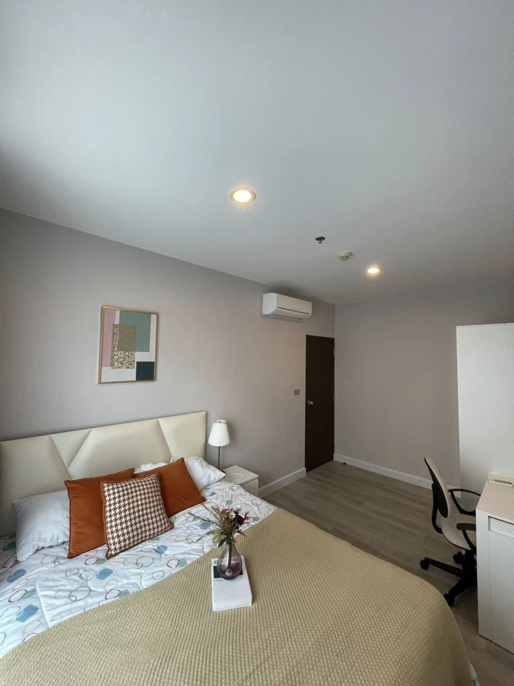For rent immediately! The Sky Sukhumvit, fully furnished and ready to move in. Just bring your personal belongings. Don't miss out!