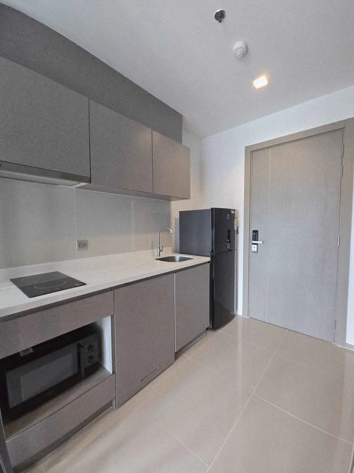 Urgently for rent, Life Asoke Rama 9, 19th floor, most beautiful view, no blocked view, great price, hurry and reserve before you miss the opportunity