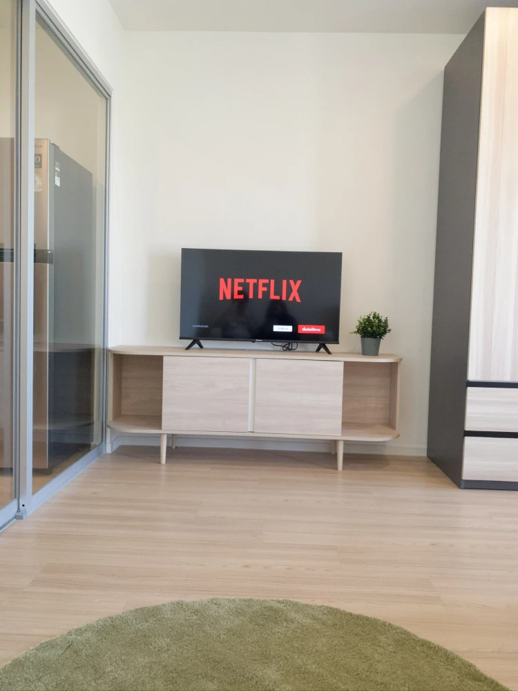 For rent: Lumpini Ville Chaengwattana-Pakkret Station, 11th floor. Good orientation, beautiful view, bright and airy. Fully furnished. Move in soon!