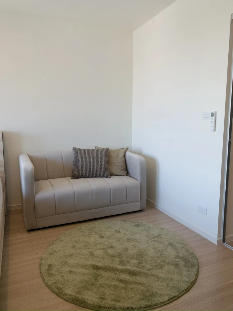 For rent: Lumpini Ville Chaengwattana-Pakkret Station, 11th floor. Good orientation, beautiful view, bright and airy. Fully furnished. Move in soon!