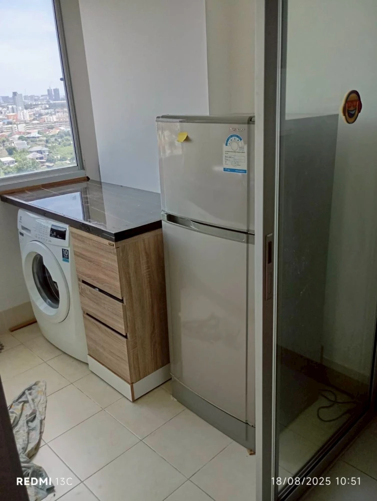 Supalai Park Ratchayothin for rent, spacious room, lots of usable space, fully furnished and equipped with appliances. Don't miss out!