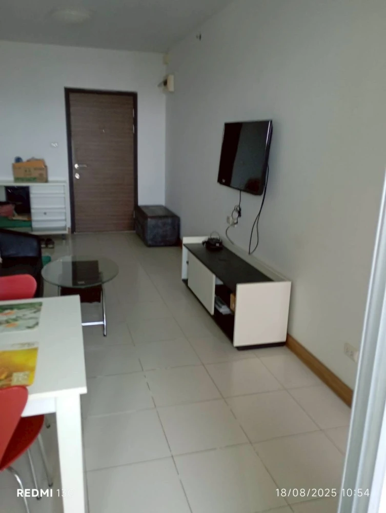 Supalai Park Ratchayothin for rent, spacious room, lots of usable space, fully furnished and equipped with appliances. Don't miss out!