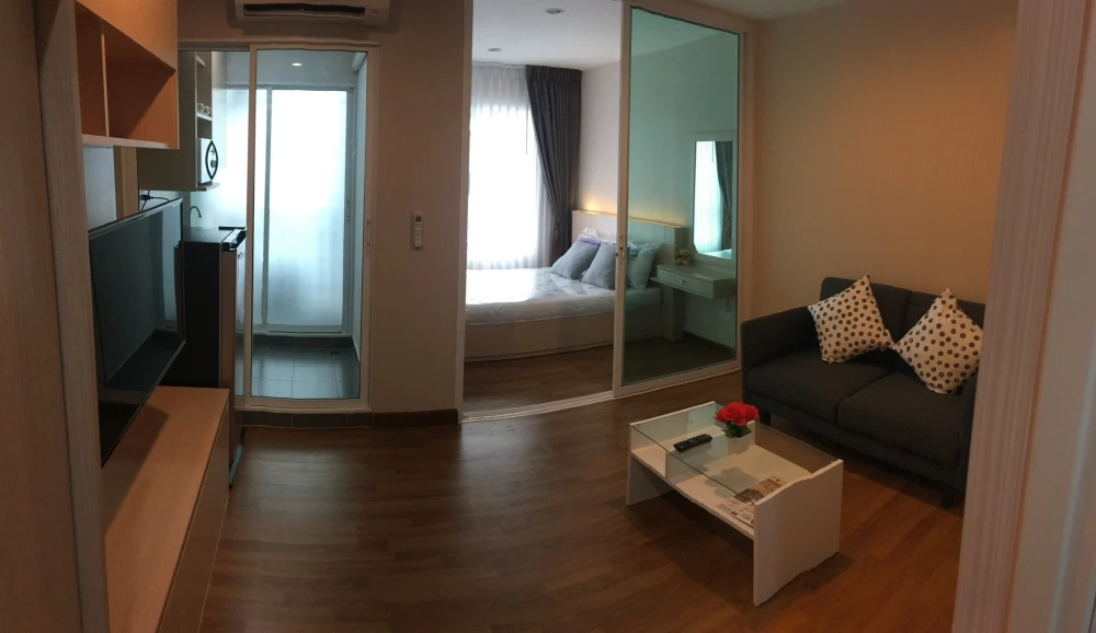 Room for rent at Regent Home 27 Bang Son. The room is separated into sections and has perfectly divided zones. Come and reserve now!