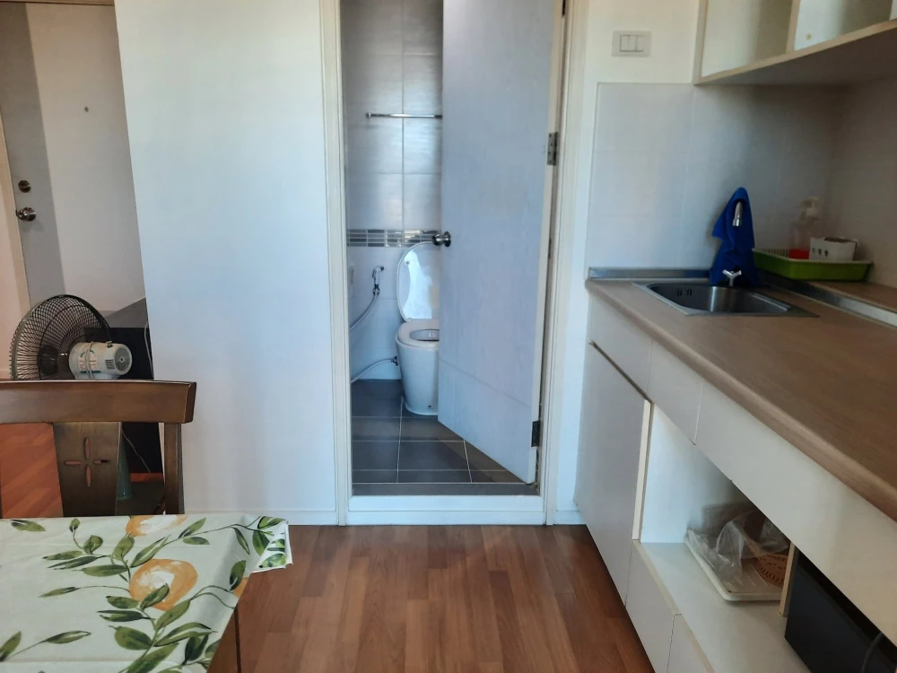 Beautiful, new condo for rent at Lumpini Place Borommaratchachonnani Pinklao. Very livable!