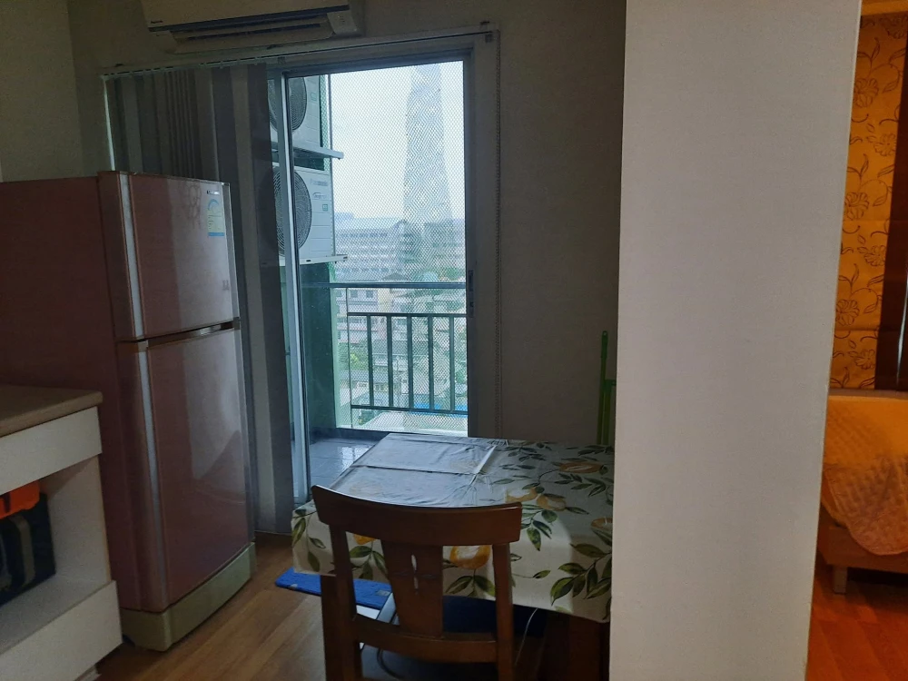 Beautiful, new condo for rent at Lumpini Place Borommaratchachonnani Pinklao. Very livable!