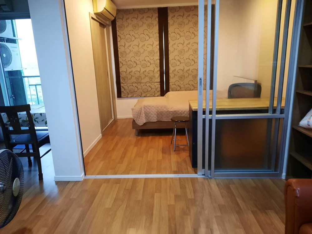 Beautiful, new condo for rent at Lumpini Place Borommaratchachonnani Pinklao. Very livable!