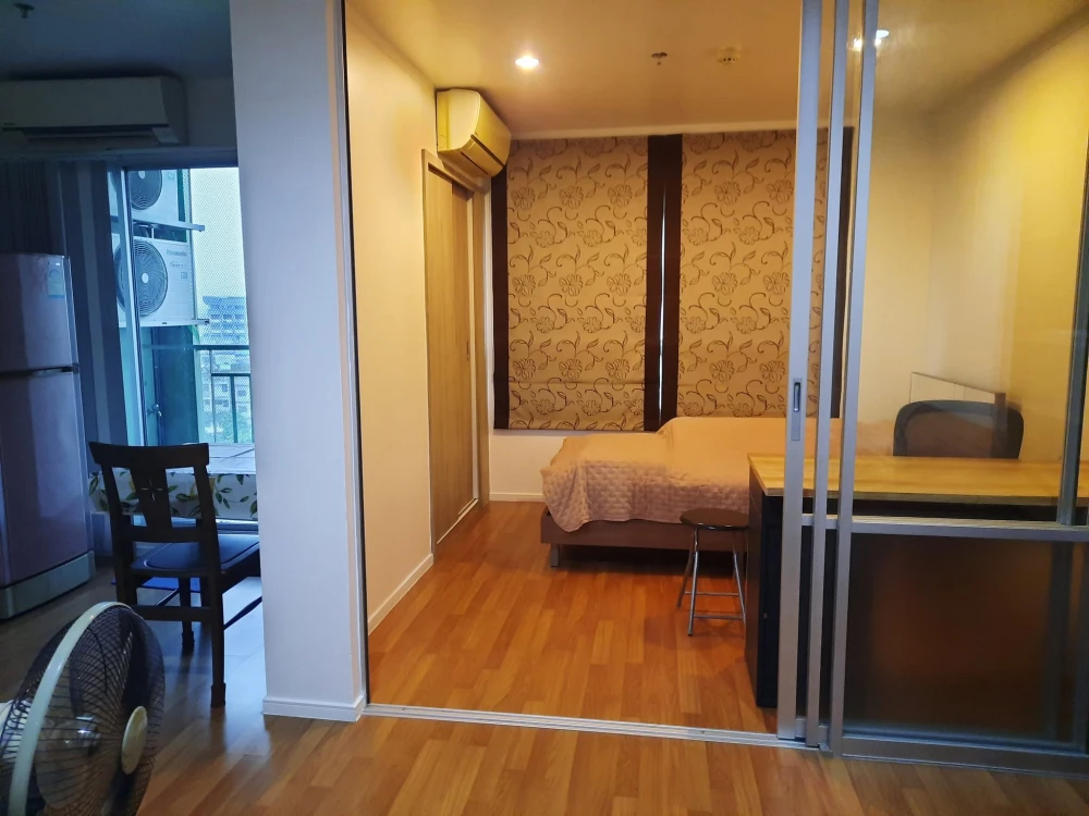 Beautiful, new condo for rent at Lumpini Place Borommaratchachonnani Pinklao. Very livable!