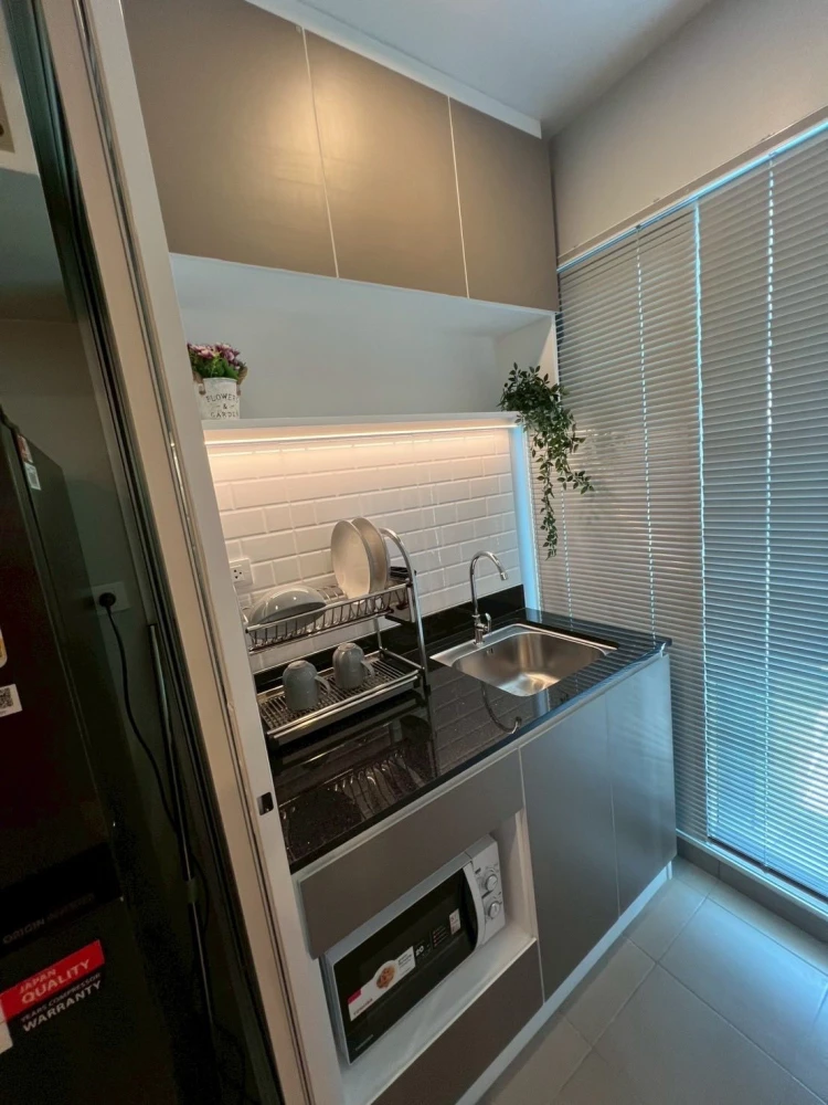 Luxury furnished room for rent at Regent Bangna Condo, real wood furniture, built-in, decorated in a modern luxury style. Reserve now!