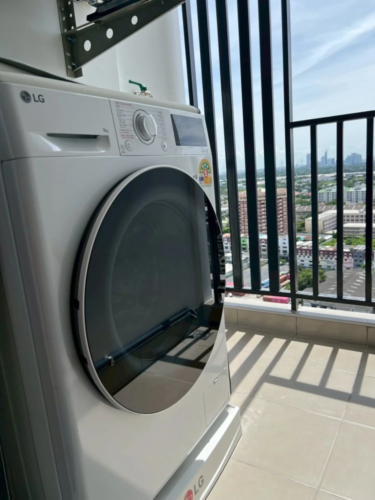 Luxury furnished room for rent at Regent Bangna Condo, real wood furniture, built-in, decorated in a modern luxury style. Reserve now!
