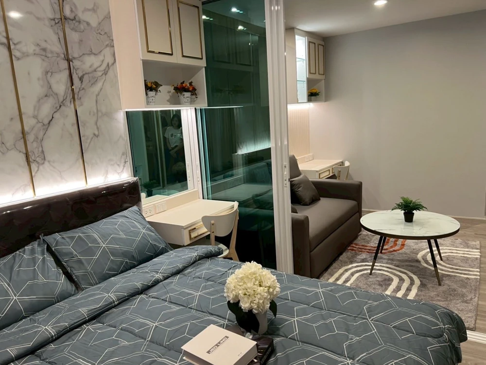 Luxury furnished room for rent at Regent Bangna Condo, real wood furniture, built-in, decorated in a modern luxury style. Reserve now!