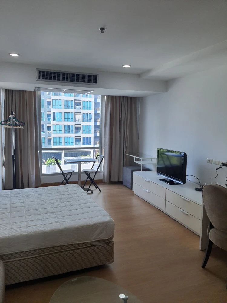 For rent: The Trendy Condominium, studio room, 11th floor, high view, complete facilities, move in now