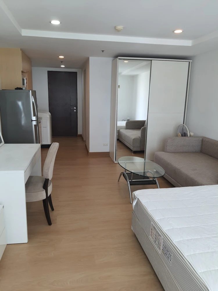For rent: The Trendy Condominium, studio room, 11th floor, high view, complete facilities, move in now
