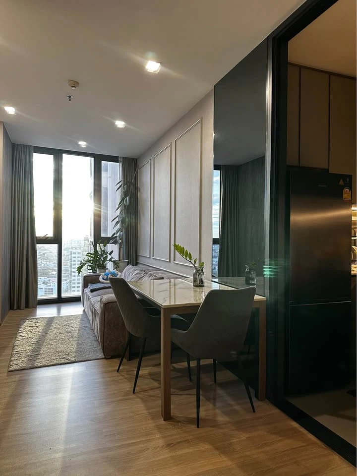 For rent: The Line Phahonyothin-Pradipat. Beautifully decorated room, well-built-in, comes with a walk-in closet. Reserve now, don't miss out!