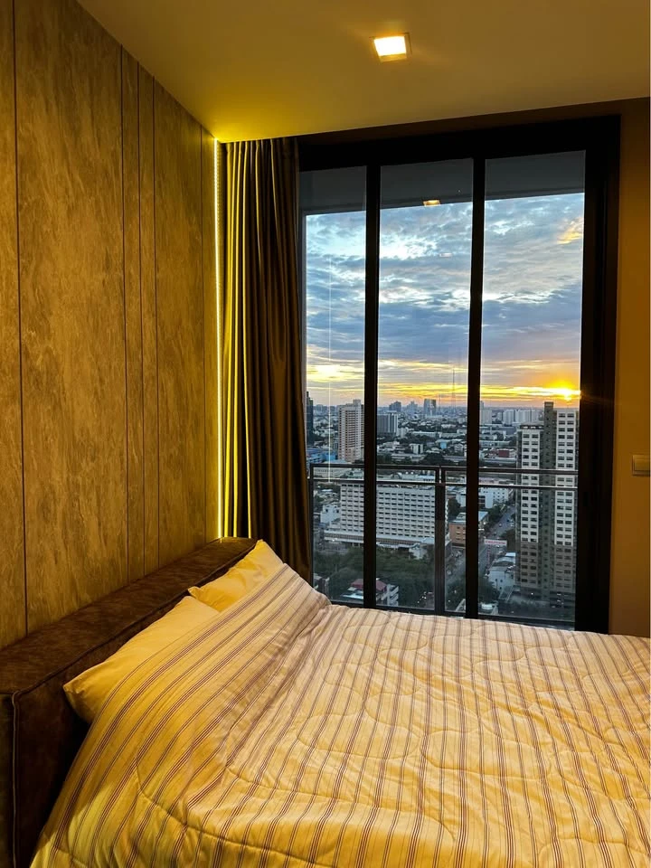 For rent: The Line Phahonyothin-Pradipat. Beautifully decorated room, well-built-in, comes with a walk-in closet. Reserve now, don't miss out!