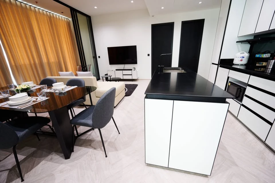 For rent or sale, Chapter Charoennakorn Riverside, airy and airy room, 42nd floor, river view. Well, don't miss this.