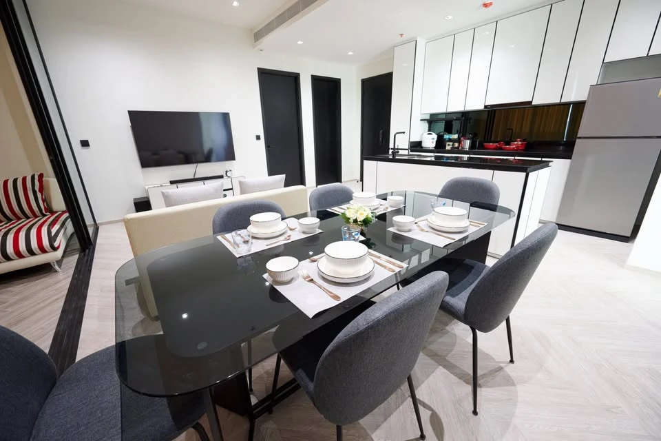 For rent or sale, Chapter Charoennakorn Riverside, airy and airy room, 42nd floor, river view. Well, don't miss this.
