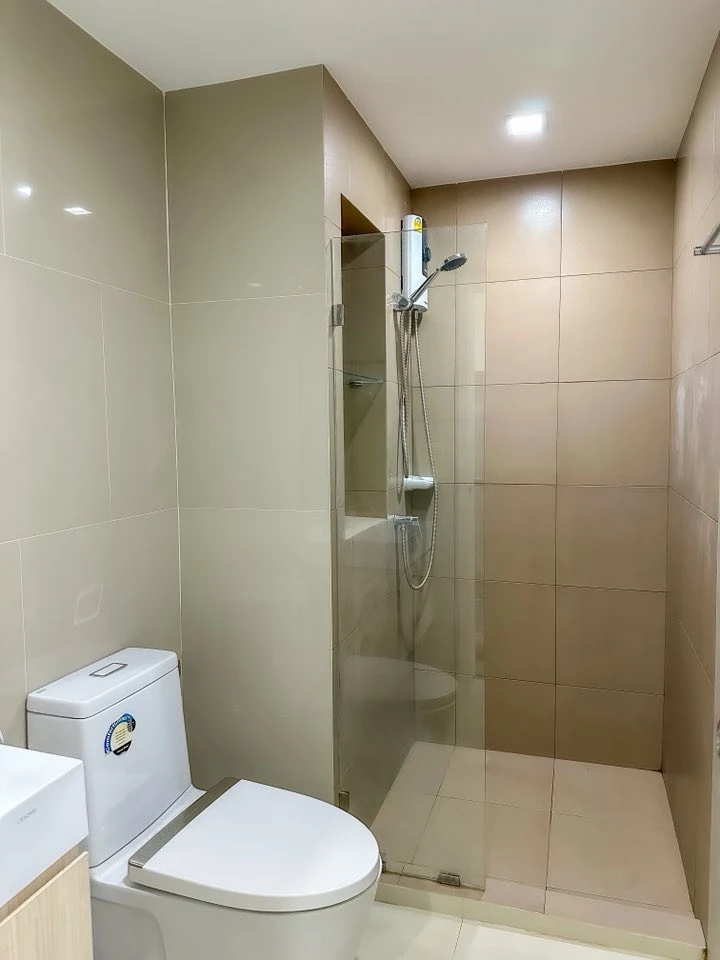 For rent: Rich Park @Triple Station project. Beautifully decorated room, soothing white tones, affordable price. Hurry and reserve now!