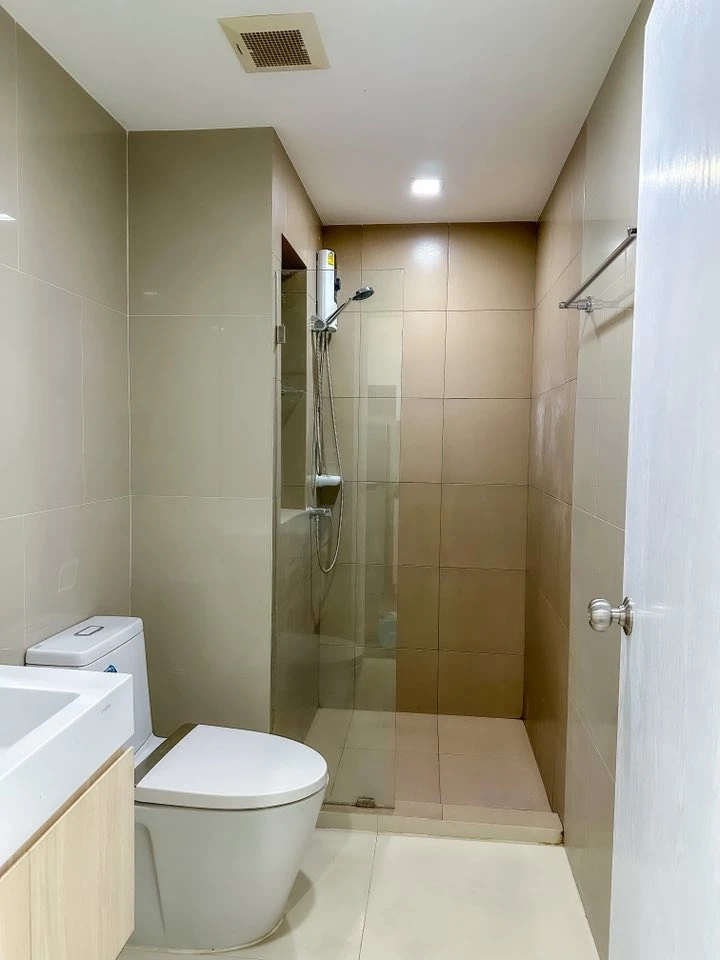 For rent: Rich Park @Triple Station project. Beautifully decorated room, soothing white tones, affordable price. Hurry and reserve now!