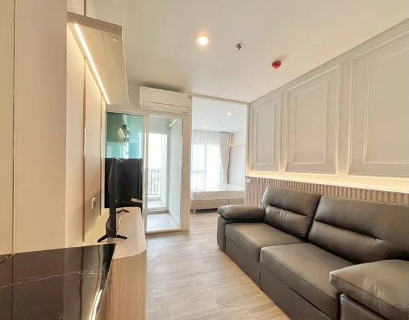 Condo for rent at Regent Home Bangna. Fully furnished with built-in furniture and a walk-in closet. Great value! You definitely don't want to miss thi