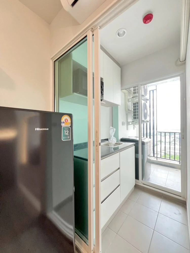 Condo for rent at Regent Home Bangna. Fully furnished with built-in furniture and a walk-in closet. Great value! You definitely don't want to miss thi