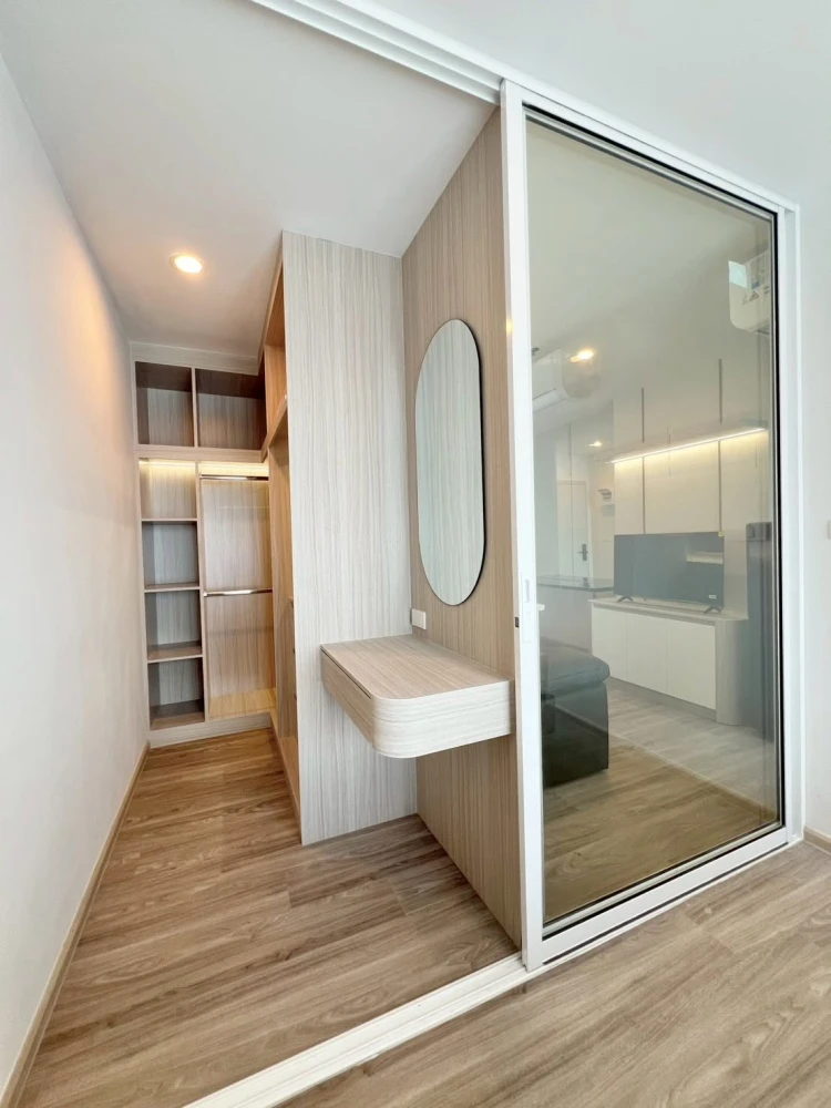 Condo for rent at Regent Home Bangna. Fully furnished with built-in furniture and a walk-in closet. Great value! You definitely don't want to miss thi