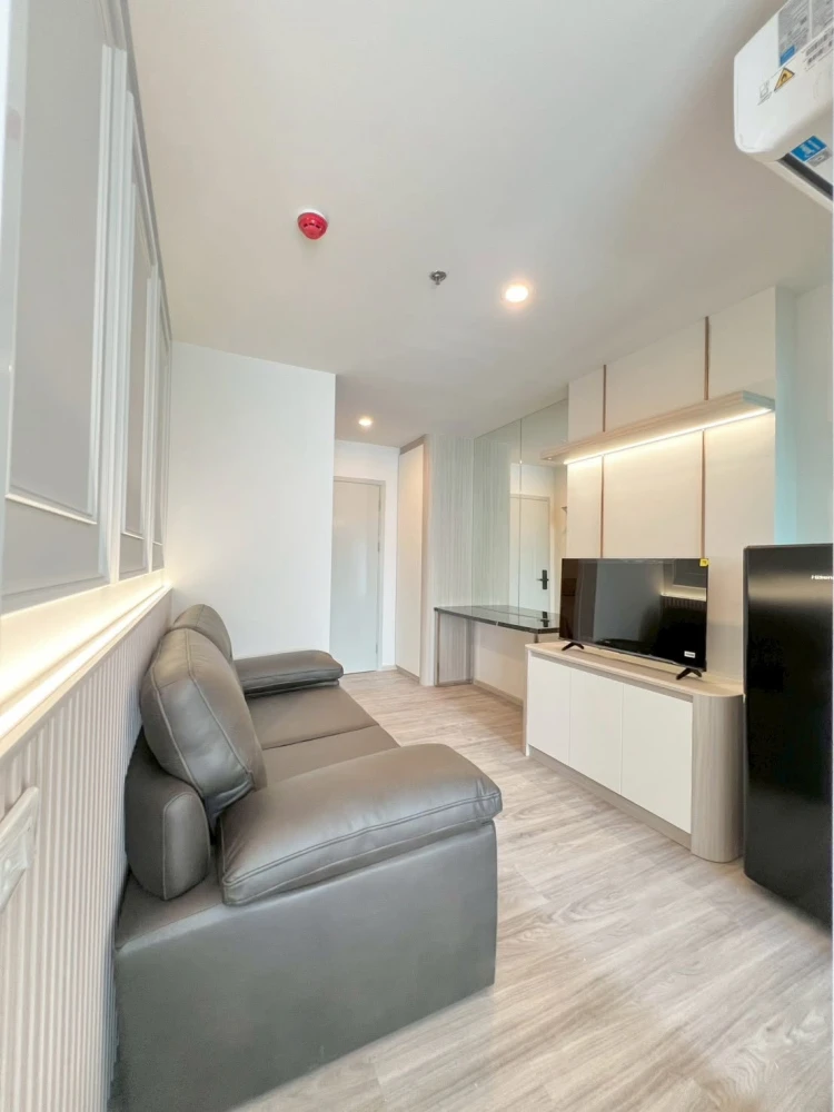 Condo for rent at Regent Home Bangna. Fully furnished with built-in furniture and a walk-in closet. Great value! You definitely don't want to miss thi
